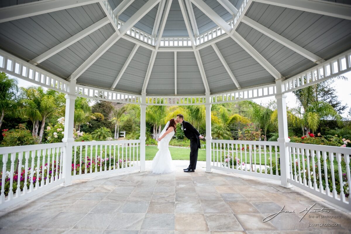 B G Kiss Gazebo Horizontal