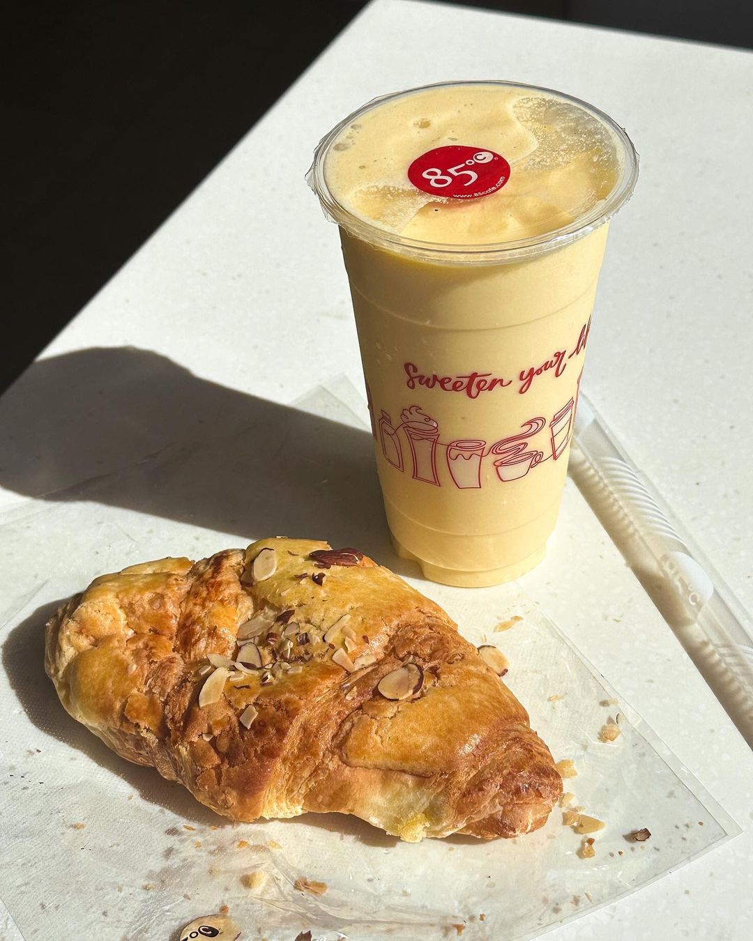 Smoothie and croissant at 85C Bakery Cafe