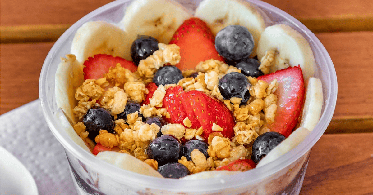 Delicious fruit parfait with bananas, strawberries, blueberries, and granola for healthy snacking.