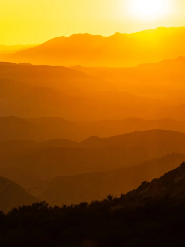 Golden skies and quiet moments in Simi Valley 🔅
There’s something special about visiting a place that moves a little slower—where sunsets feel bigger, the air feels calmer, and you can just....be. #VisitSimiValley

📷 @asenseofhuber