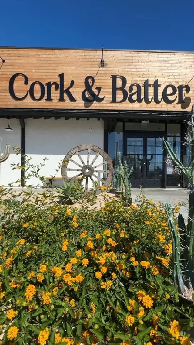 Craving smoke-kissed BBQ and creative cocktails? 🙋‍♂️(Um....yes, please).

Head to @corkandbatter.roadhouse in Simi Valley for their tender, slow-smoked BBQ sandwiches. Pair it with a signature cocktail, like the Toasted S’more Espresso-tini with a graham cracker rim and rich coffee notes. 

📍 1747 Simi Town Center Way