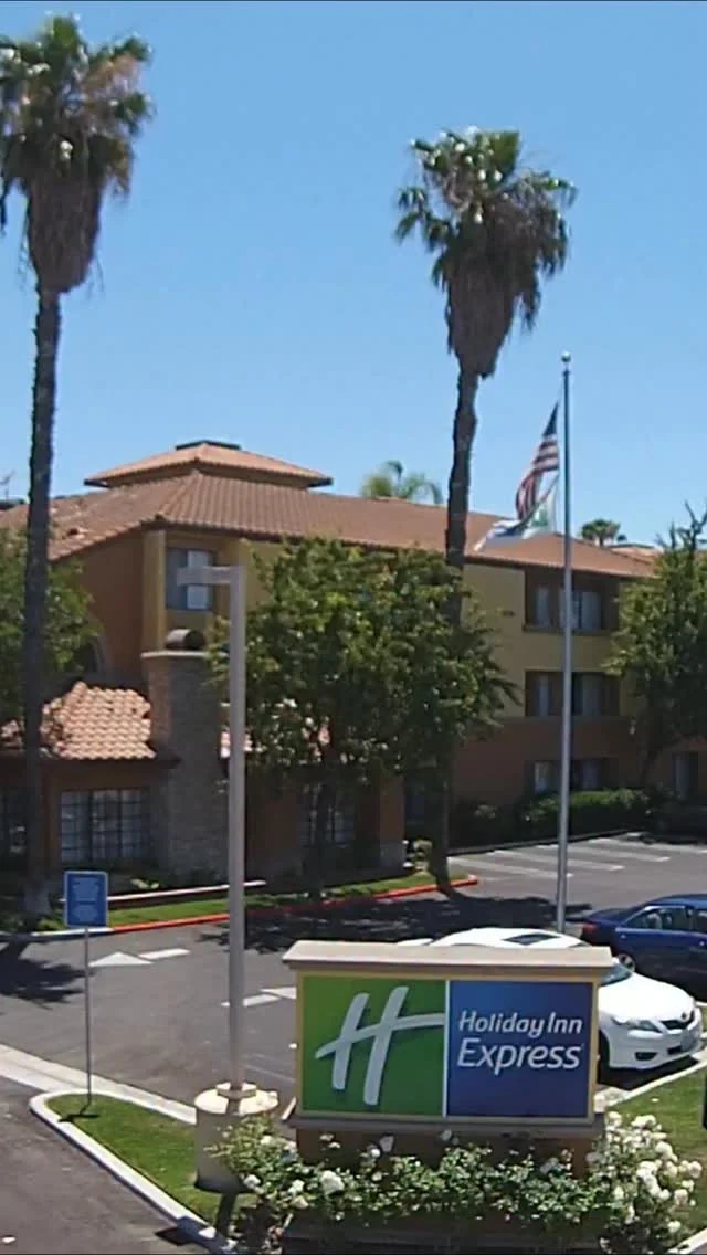 Stay close to it all in Simi Valley.

▶️Make the @holidayinnexpress in Simi Valley your home base for work or play. Start your day with complimentary breakfast, stay connected with free Wi-Fi, and unwind in the resort-style pool or on-site fitness center.

▶️With easy drives to Malibu, Santa Monica, and Venice Beaches—just about 35 miles away—you get sunny skies, comfort, and coastal adventures all in one stay.

📍2550 Erringer Rd

Comment “HOTELS” and we’ll DM you a list of perfect places to stay.