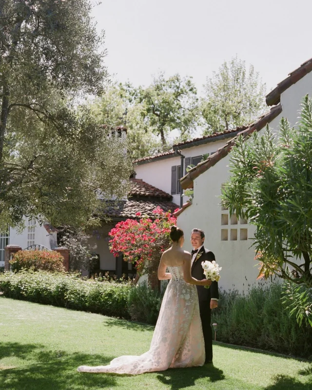 Golden hills, sweeping valley views, and unforgettable backdrops — say “I do” in Simi Valley. 💍🌄

From the elegant grounds of Hummingbird Nest Ranch to the scenic setting at Quail Ranch, the area offers beautiful venues for celebrations both intimate and grand. 

Pair those views with talented local caterers, florists, and vendors, and you’ve got everything you need to plan your perfect day.

📷@hummingbirdnestevents
📷@quailranchevents

Comment "WED" and we'll DM you our Simi Valley Wedding Guide.