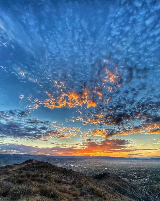 🌅 Golden hour starts here.

Climb to the summit of Mount McCoy for breathtaking sunset views and a panorama that stretches across Simi Valley. 

At the very top, you'll find the iconic cross standing watch over the valley.

📍4 Washburn St.

Comment "HIKE" to explore more trails throughout the area.

📷 @justin_d_bell