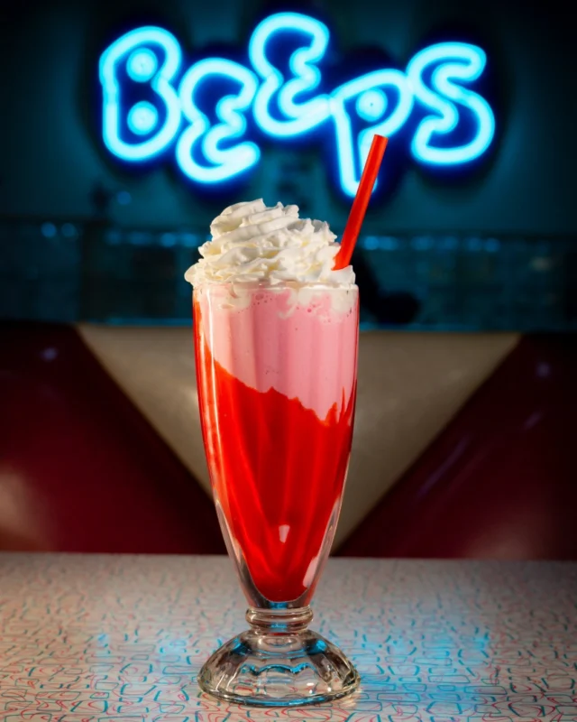 Beeps Diner is giving retro diner energy. 🥤

Grab a strawberry shake, soak up the neon, and settle into a 1950s-inspired spot where the vibes are as fun as the menu.

Comment "FOOD" to discover more places to eat during your Simi Valley stay.

📷 @beeps.simivalley
📍2597 Sycamore Dr